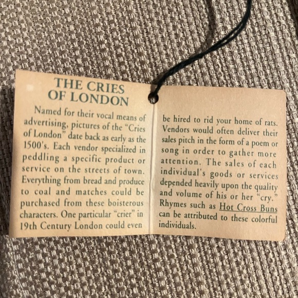 Byers Choice Carolers Cries of London Collection Flower Seller 1994. - Picture 5 of 5